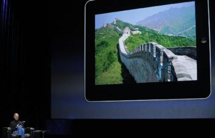 Apple&nbsp;Chief&nbsp;Executive&nbsp;Officer&nbsp;Steve&nbsp;Jobs&nbsp;introduces&nbsp;the&nbsp;"iPad"&nbsp;during&nbsp;the&nbsp;launch&nbsp;of&nbsp;Apple's&nbsp;new&nbsp;tablet&nbsp;computer&nbsp;in&nbsp;San&nbsp;Francisco,&nbsp;California,&nbsp;the&nbsp;United&nbsp;States,&nbsp;Jan.&nbsp;27,&nbsp;2010.&nbsp;(Xinhua/Qi&nbsp;Heng)