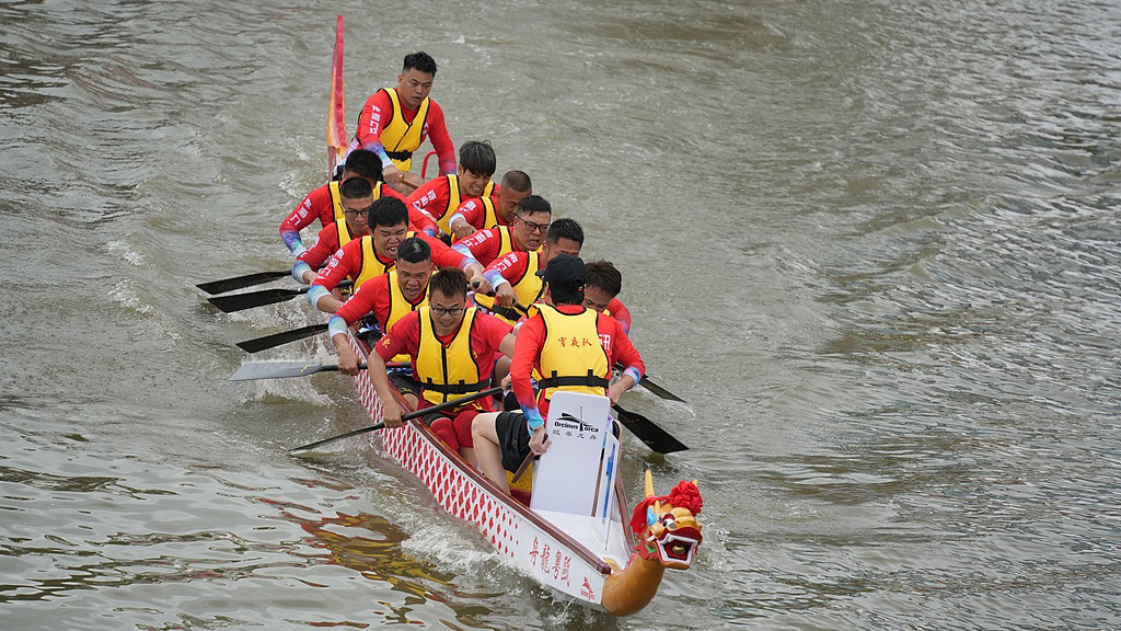 Dragon boats boost economic vitality in Jiujiang