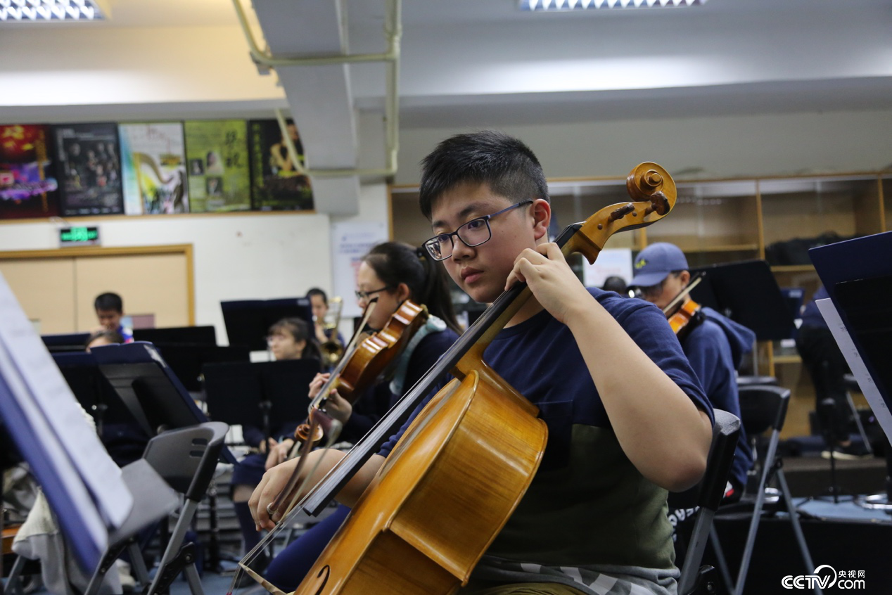 澳门青年交响乐团成员全部由当地青少年组成，自1997年成立后，该乐团已进行上百场演出。
