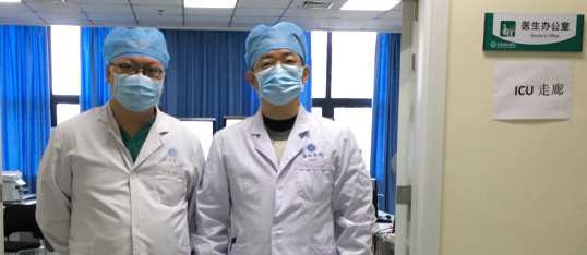 谭杰医生和吕政医生（左1）约定疫情过后在广州相聚