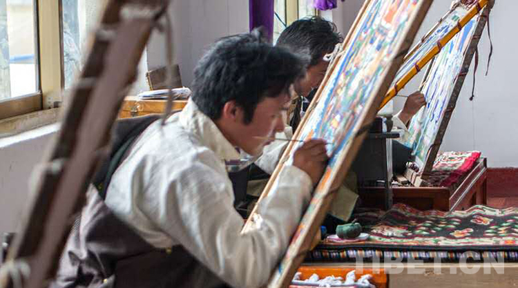 西藏金塔建设集团有限公司建立职业学校，开展唐卡绘画记忆教学 图片由西藏金塔建设集团有限公司提供