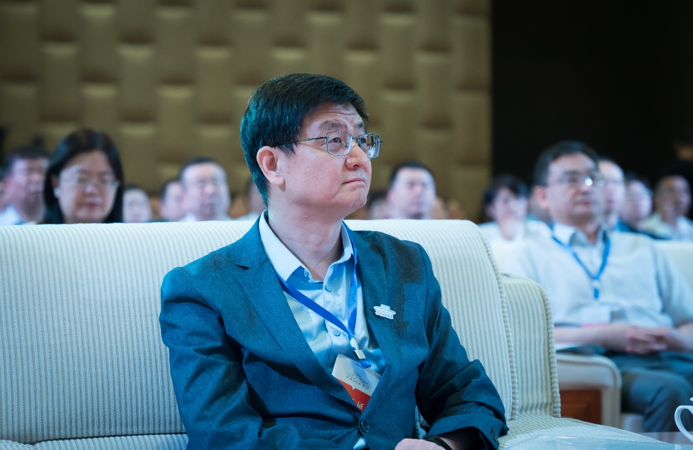 (中国法律史学会会长、中国社会科学院法学研究所研究员、博士生导师 张生)