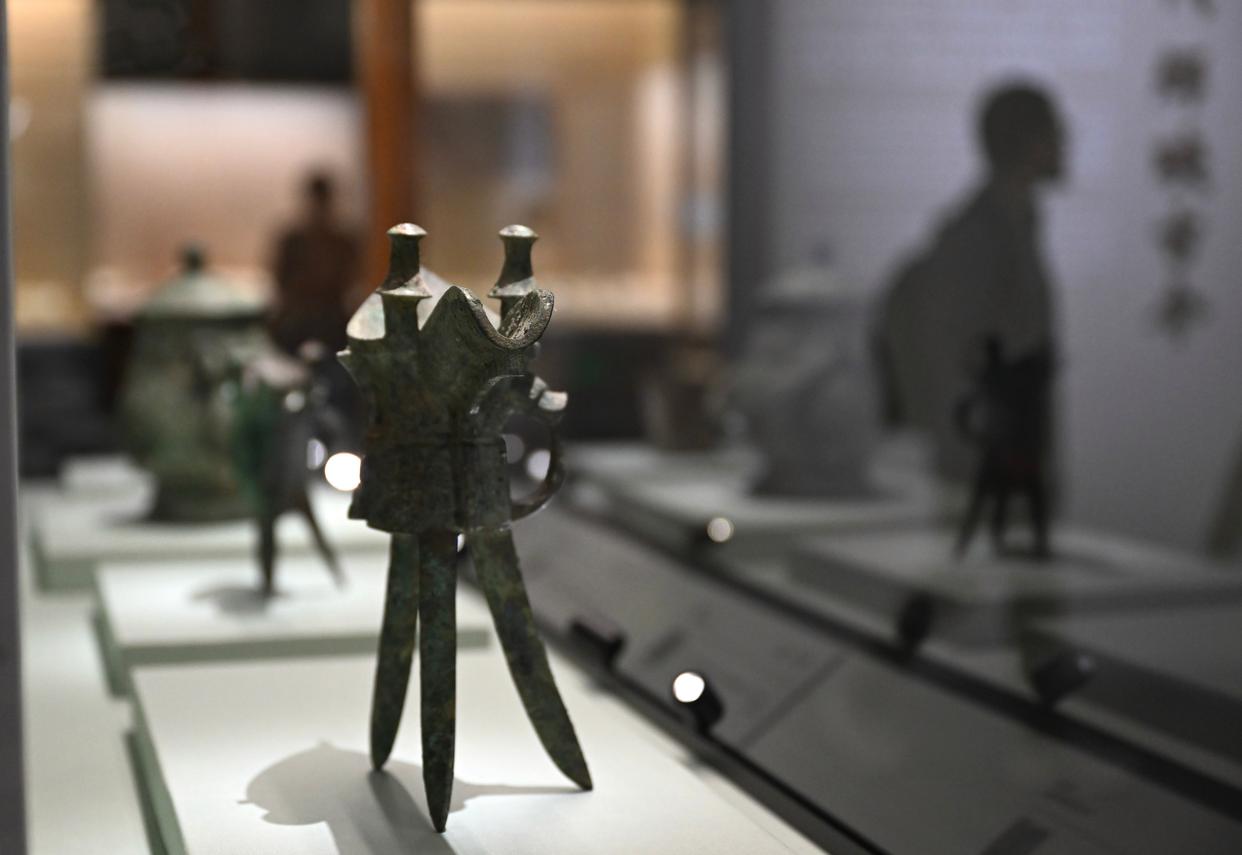 这是展出的“妇好”爵(7月16日摄)。新华社记者 金良快 摄