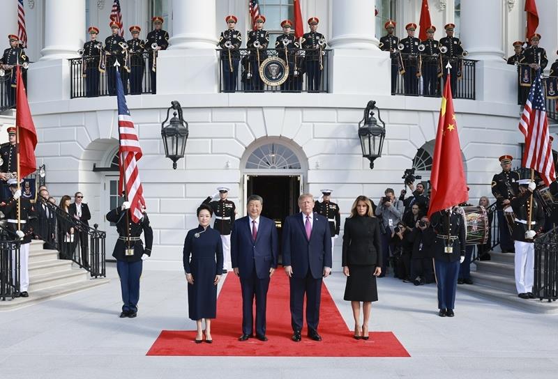 当地时间9月24日上午,美国总统特朗普在白宫举行隆重仪式,热烈欢迎习近平主席对美国进行国事访问。