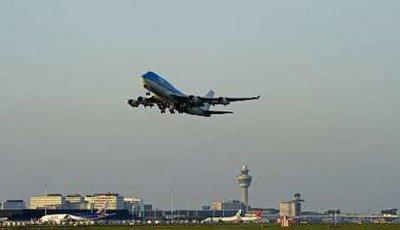 A&nbsp;KLM&nbsp;freight&nbsp;flight&nbsp;bound&nbsp;for&nbsp;Bangkok&nbsp;takes&nbsp;off&nbsp;from&nbsp;Schiphol&nbsp;Airport&nbsp;in&nbsp;Amsterdam&nbsp;April&nbsp;18,&nbsp;2010.&nbsp;REUTERS/United&nbsp;Photos/Toussaint&nbsp;Kluiters