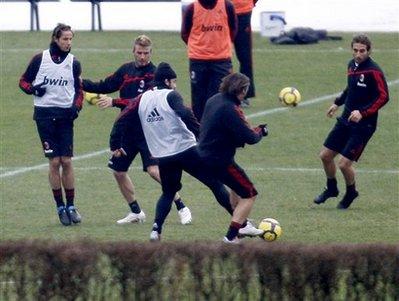 British&nbsp;soccer&nbsp;star&nbsp;David&nbsp;Beckham,&nbsp;second&nbsp;from&nbsp;left,&nbsp;trains&nbsp;at&nbsp;the&nbsp;AC&nbsp;Milan&nbsp;training&nbsp;center&nbsp;in&nbsp;Carnago,&nbsp;near&nbsp;Varese,&nbsp;northern&nbsp;Italy,&nbsp;Monday&nbsp;Dec.&nbsp;28,&nbsp;2009.&nbsp;Beckham&nbsp;arrived&nbsp;in&nbsp;Italy&nbsp;on&nbsp;Monday&nbsp;for&nbsp;his&nbsp;second&nbsp;loan&nbsp;spell&nbsp;with&nbsp;Milan&nbsp;from&nbsp;the&nbsp;Los&nbsp;Angeles&nbsp;Galaxy&nbsp;and&nbsp;met&nbsp;some&nbsp;of&nbsp;his&nbsp;teammates&nbsp;at&nbsp;the&nbsp;Serie&nbsp;A&nbsp;club's&nbsp;training&nbsp;ground.(AP&nbsp;Photo/Antonio&nbsp;Calanni)