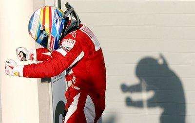 Ferrari&nbsp;driver&nbsp;Fernando&nbsp;Alonso&nbsp;of&nbsp;Spain&nbsp;celebrates&nbsp;after&nbsp;winning&nbsp;the&nbsp;Formula&nbsp;One&nbsp;Bahrain&nbsp;Grand&nbsp;Prix,&nbsp;at&nbsp;the&nbsp;Bahrain&nbsp;International&nbsp;Circuit&nbsp;in&nbsp;Sakhir,&nbsp;Bahrain,&nbsp;Sunday,&nbsp;March&nbsp;14,&nbsp;2010.(AP&nbsp;Photo/Luca&nbsp;Bruno)&nbsp;