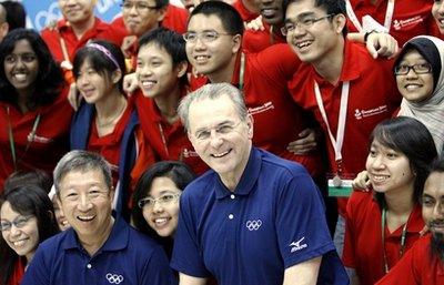 International&nbsp;Olympic&nbsp;Committee&nbsp;(IOC)&nbsp;President&nbsp;Jacques&nbsp;Rogge,&nbsp;center,&nbsp;and&nbsp;Vice&nbsp;President&nbsp;of&nbsp;the&nbsp;IOC,&nbsp;Ng&nbsp;Ser&nbsp;Miang,&nbsp;left,&nbsp;pose&nbsp;with&nbsp;youth&nbsp;ambassadors&nbsp;on&nbsp;Tuesday&nbsp;March&nbsp;23,&nbsp;2010&nbsp;in&nbsp;Singapore.&nbsp;Rogge&nbsp;is&nbsp;in&nbsp;the&nbsp;city-state&nbsp;to&nbsp;inspect&nbsp;the&nbsp;progress&nbsp;for&nbsp;the&nbsp;upcoming&nbsp;Youth&nbsp;Olympic&nbsp;Games&nbsp;to&nbsp;held&nbsp;in&nbsp;the&nbsp;city-state&nbsp;in&nbsp;August.&nbsp;(AP&nbsp;Photo/Wong&nbsp;Maye-E)&nbsp;