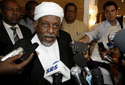 Sudan's&nbsp;Democratic&nbsp;Unionist&nbsp;Party&nbsp;head&nbsp;Mohammed&nbsp;Osman&nbsp;al-Mirghani&nbsp;speaks&nbsp;during&nbsp;a&nbsp;press&nbsp;conference&nbsp;in&nbsp;Khartoum.&nbsp;(AFP/Ashraf&nbsp;Shazly)