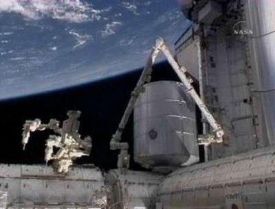 The&nbsp;Leonardo&nbsp;Multi-Purpose&nbsp;Logistics&nbsp;Module&nbsp;is&nbsp;mated&nbsp;to&nbsp;the&nbsp;Harmony&nbsp;module&nbsp;while&nbsp;attached&nbsp;to&nbsp;the&nbsp;International&nbsp;Space&nbsp;Station's&nbsp;robotic&nbsp;arm&nbsp;in&nbsp;this&nbsp;image&nbsp;from&nbsp;NASA&nbsp;TV&nbsp;April&nbsp;8,&nbsp;2010.&nbsp;REUTERS/NASA&nbsp;TV
