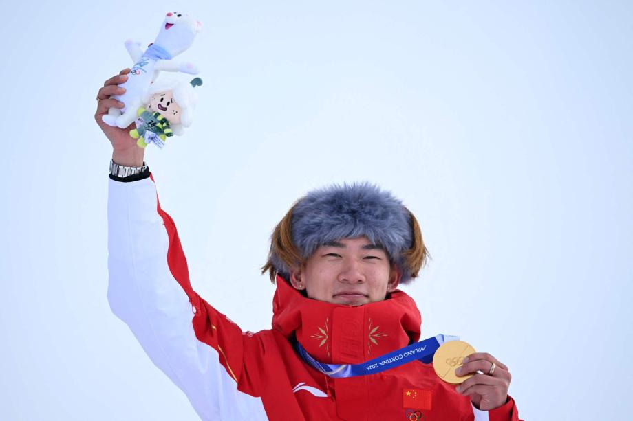[图]首金！冬奥会单板滑雪男子坡障技巧苏翊鸣夺冠