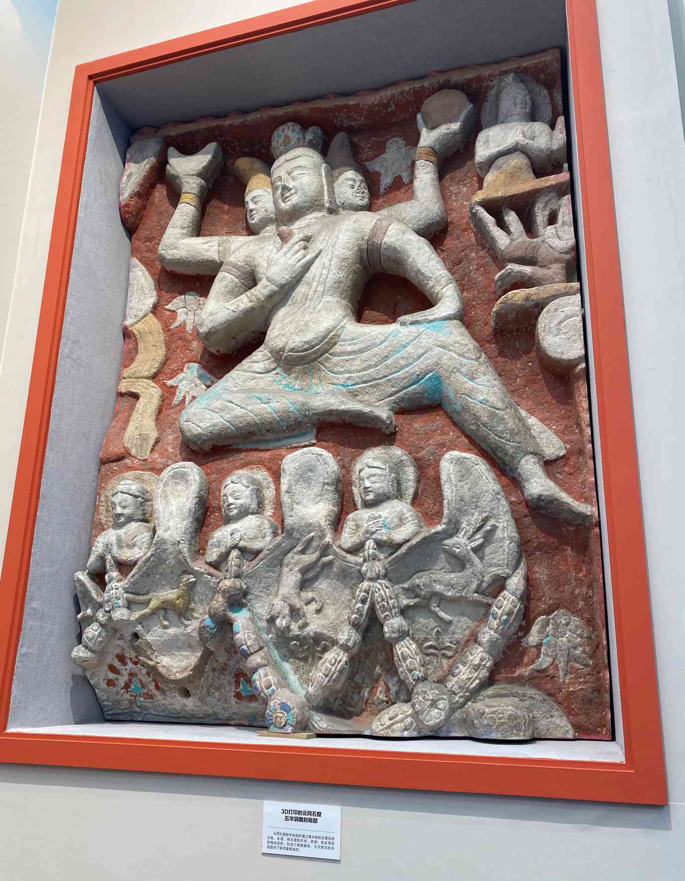 山西展区展出3D打印的云冈石窟五华洞雕刻局部   本报记者 刘源隆 摄