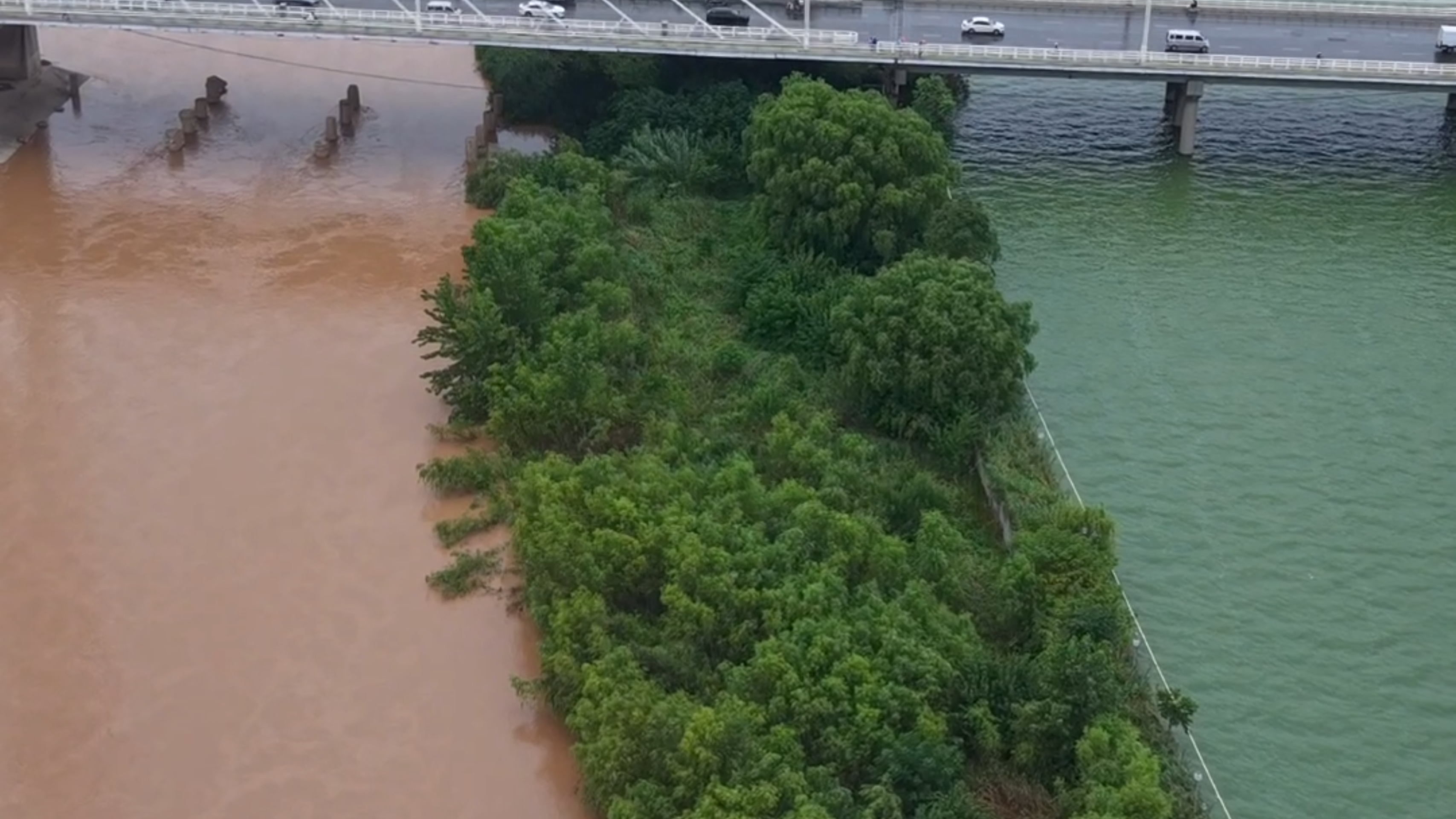 Nature's 'dual-flavor hot pot' captured in post-rain Xianyang