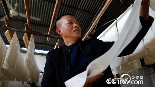 [致富经]6万元起步 老实男人靠一碗小吃扯出1300万 20190320