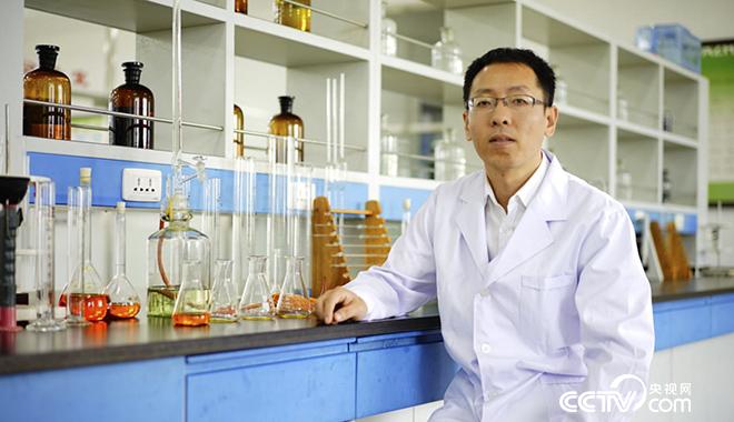 金立军在北大荒建三江国家农业科技园区的实验室。