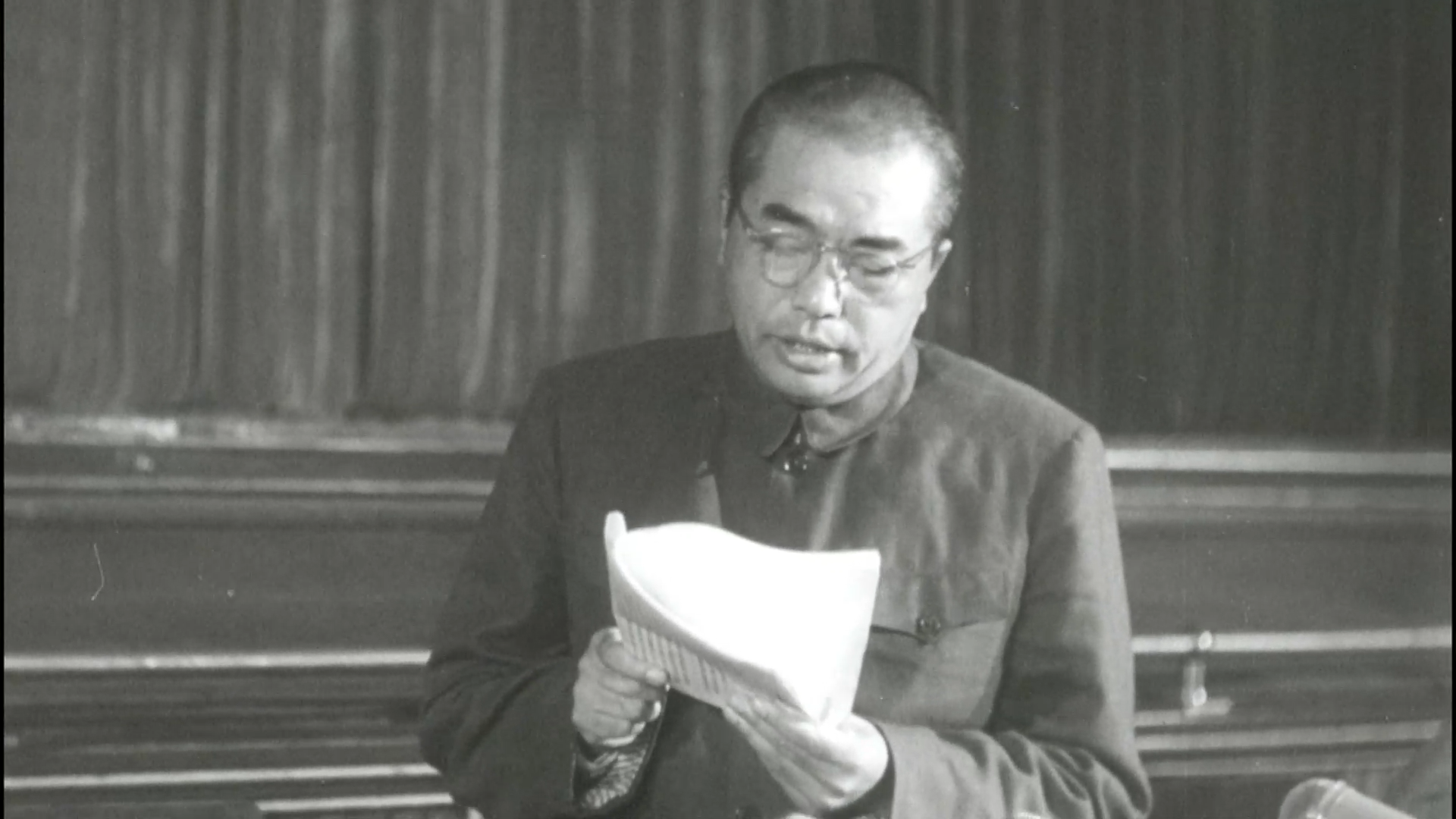 从中央档案馆发现的“1953年9月12日，彭德怀在中央政府委员会第24次会议作《关于中国人民志愿军抗美援朝工作报告》的原声音频资料”。（点击观看视频）