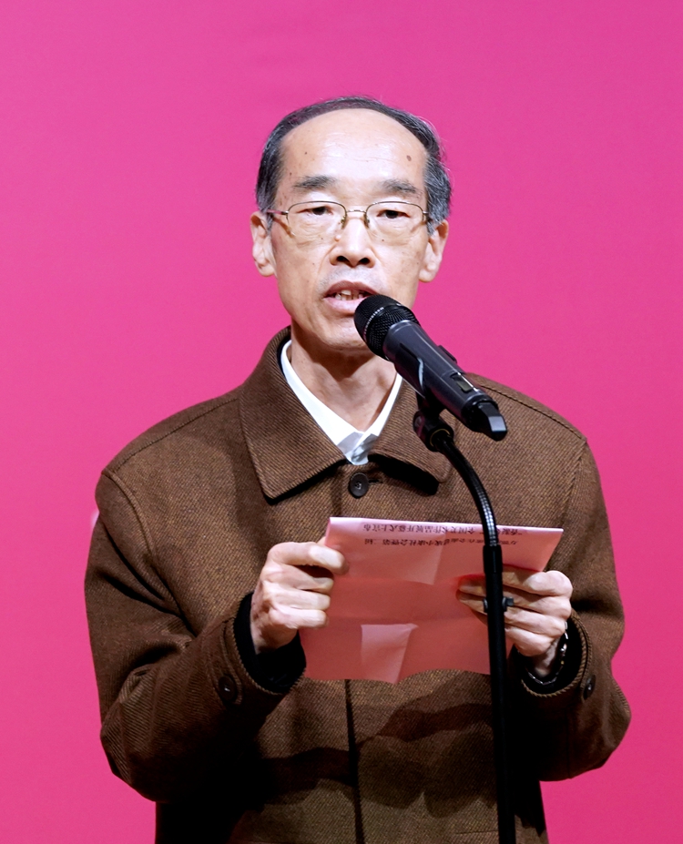 全国人大常委会副委员长、民革中央主席万鄂湘宣布展览开幕
