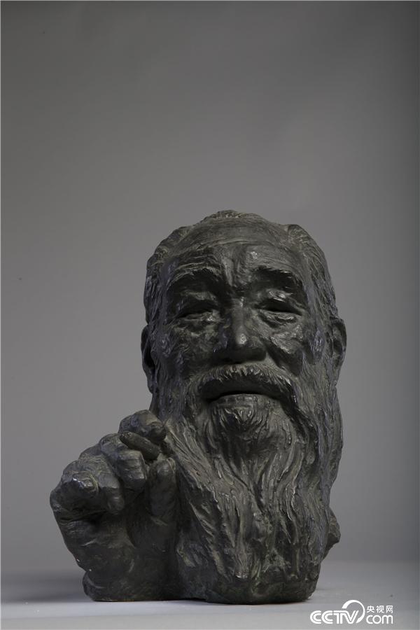 老侨工_林毓豪（1940-1997）_雕塑_26x29x37_1972  中国美术馆藏