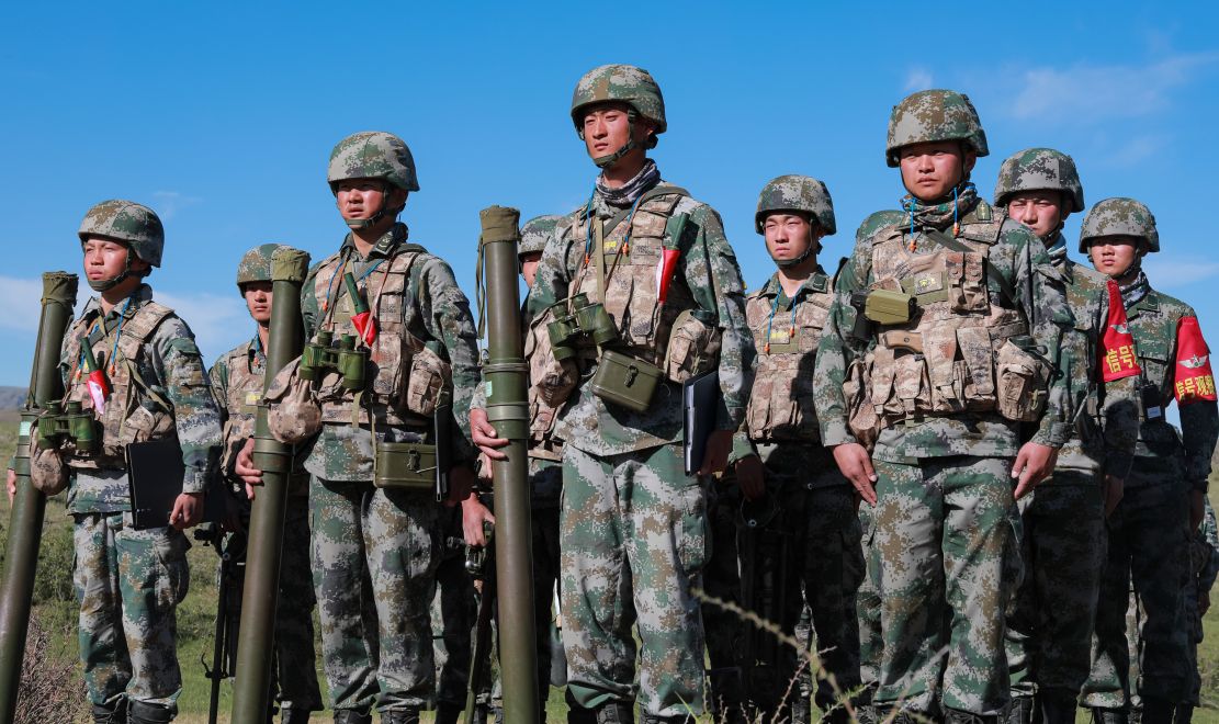 新疆军区某边防团组织迫击炮实弹射击考核