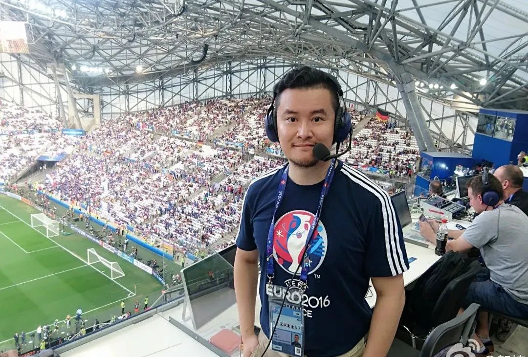 知名足球解说员贺炜稳定的清晰大屏是总台世界杯传播的最大优势