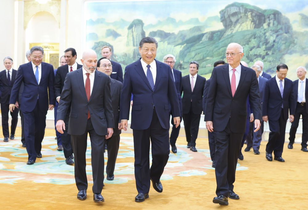 3月27日，国家主席习近平在北京人民大会堂集体会见美国工商界和战略学术界代表。新华社记者 黄敬文 摄