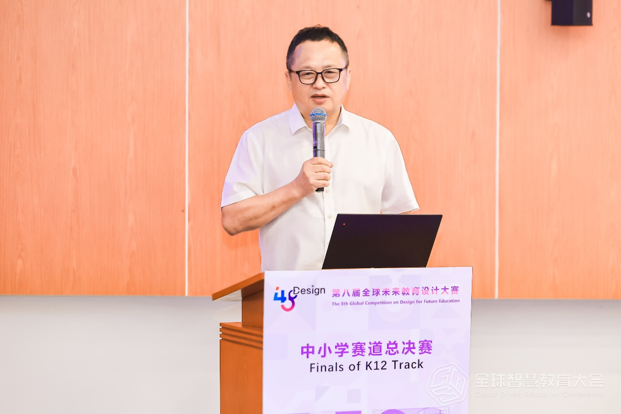 中国教育装备研究院常务副院长施建国