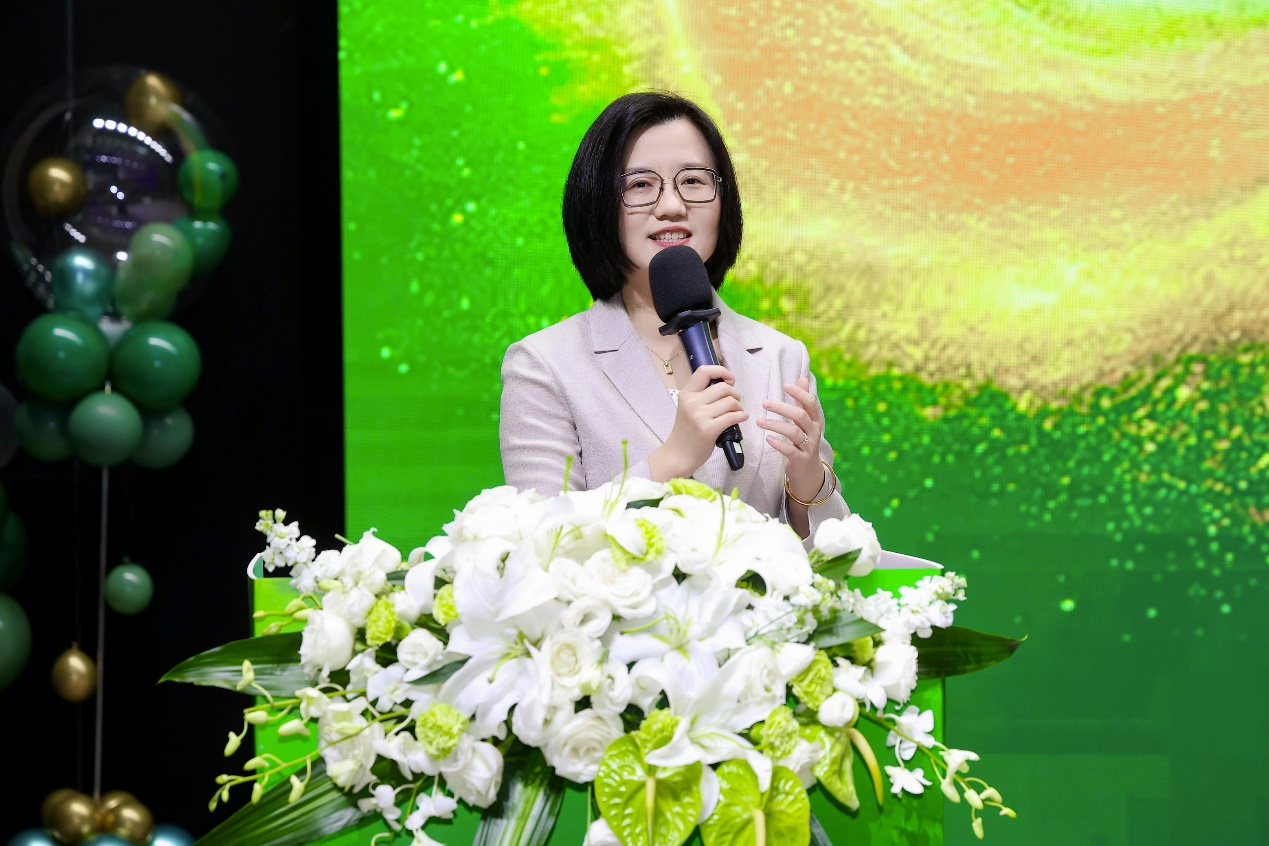 京东集团副总裁、京东健康医药业务总经理宋志瑞女士发言