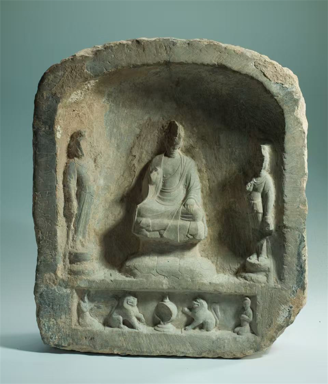范家婆造像龛 唐  54×47×15cm 龙门石窟研究院藏
