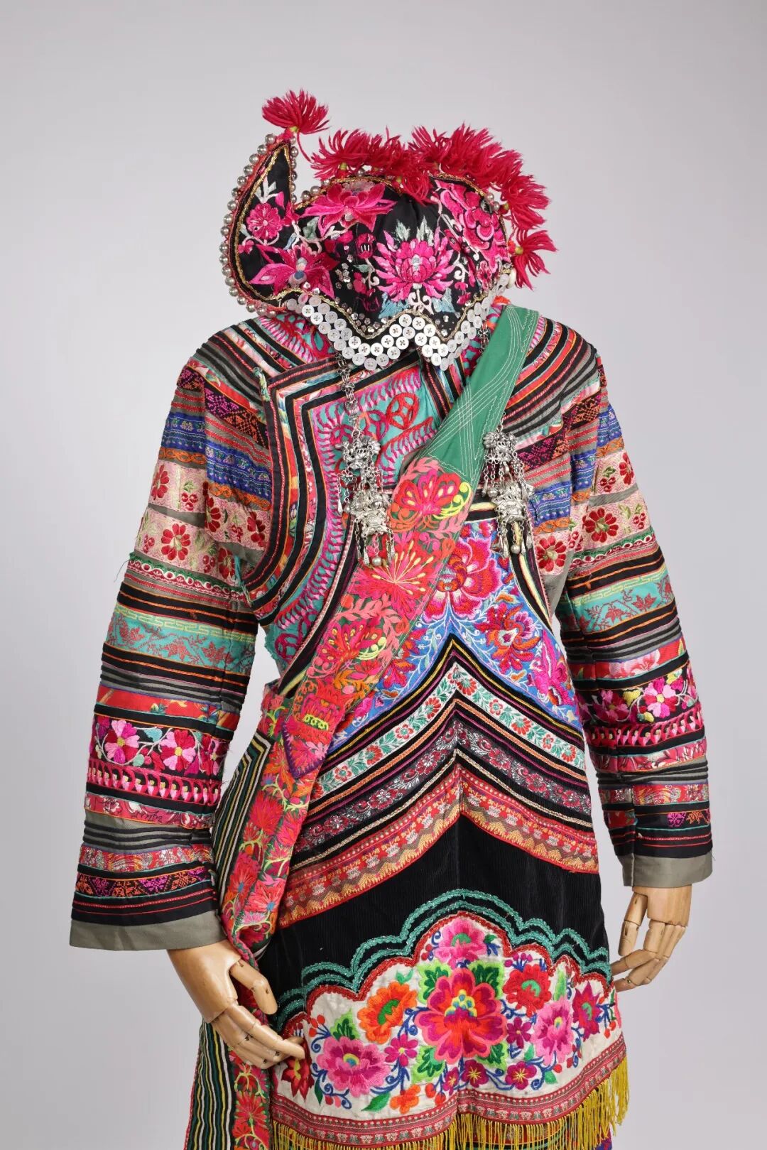 楚雄彝族 &ensp;李如秀 &ensp;彝绣  古董衣