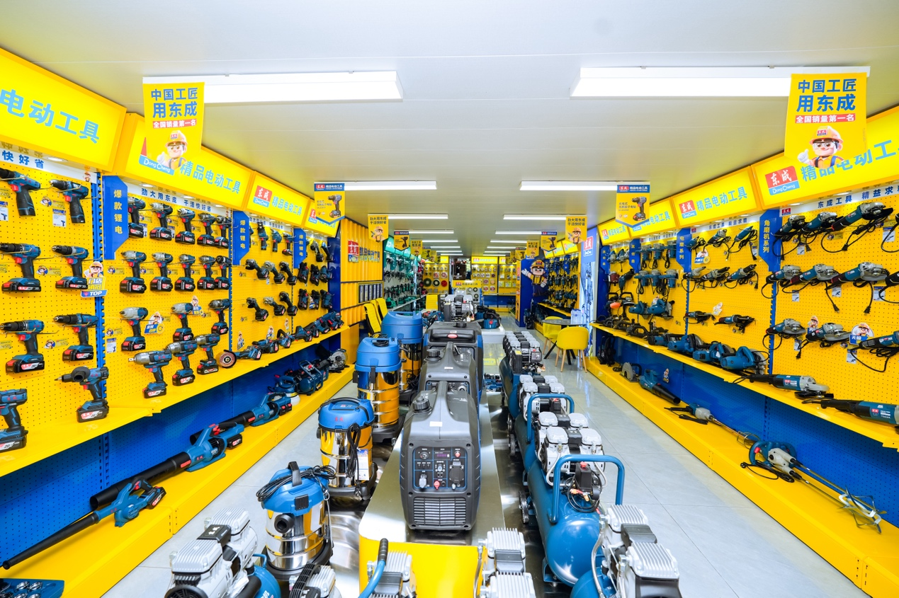 东成公司专卖角形象店展示