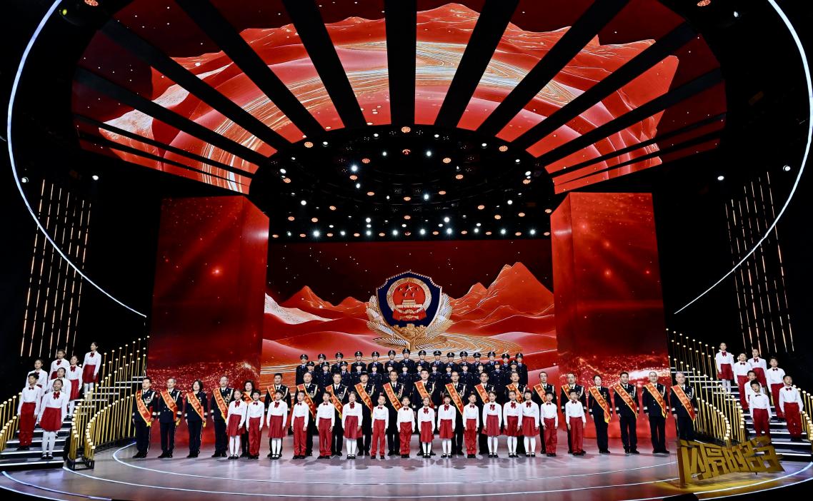 片尾曲:合唱《和你一样》  表演者:北京十二中附属实验小学 学生、最美基层民警、青年民警