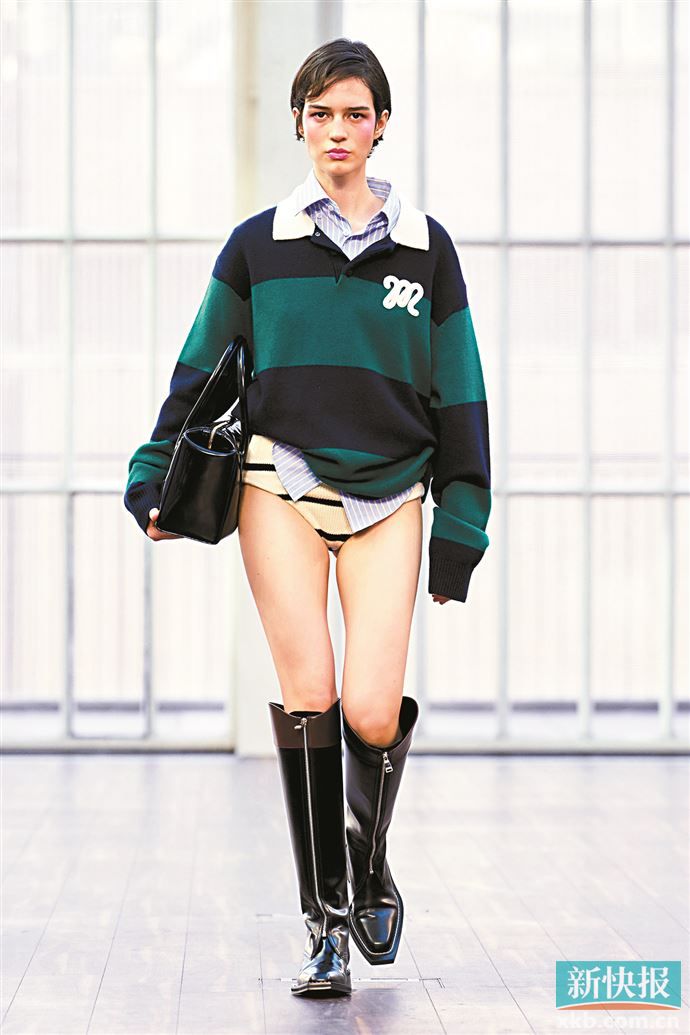 Mithridate 2026春夏 宽松上装与超短下装在重构比例同时让松弛感与性感度并存。