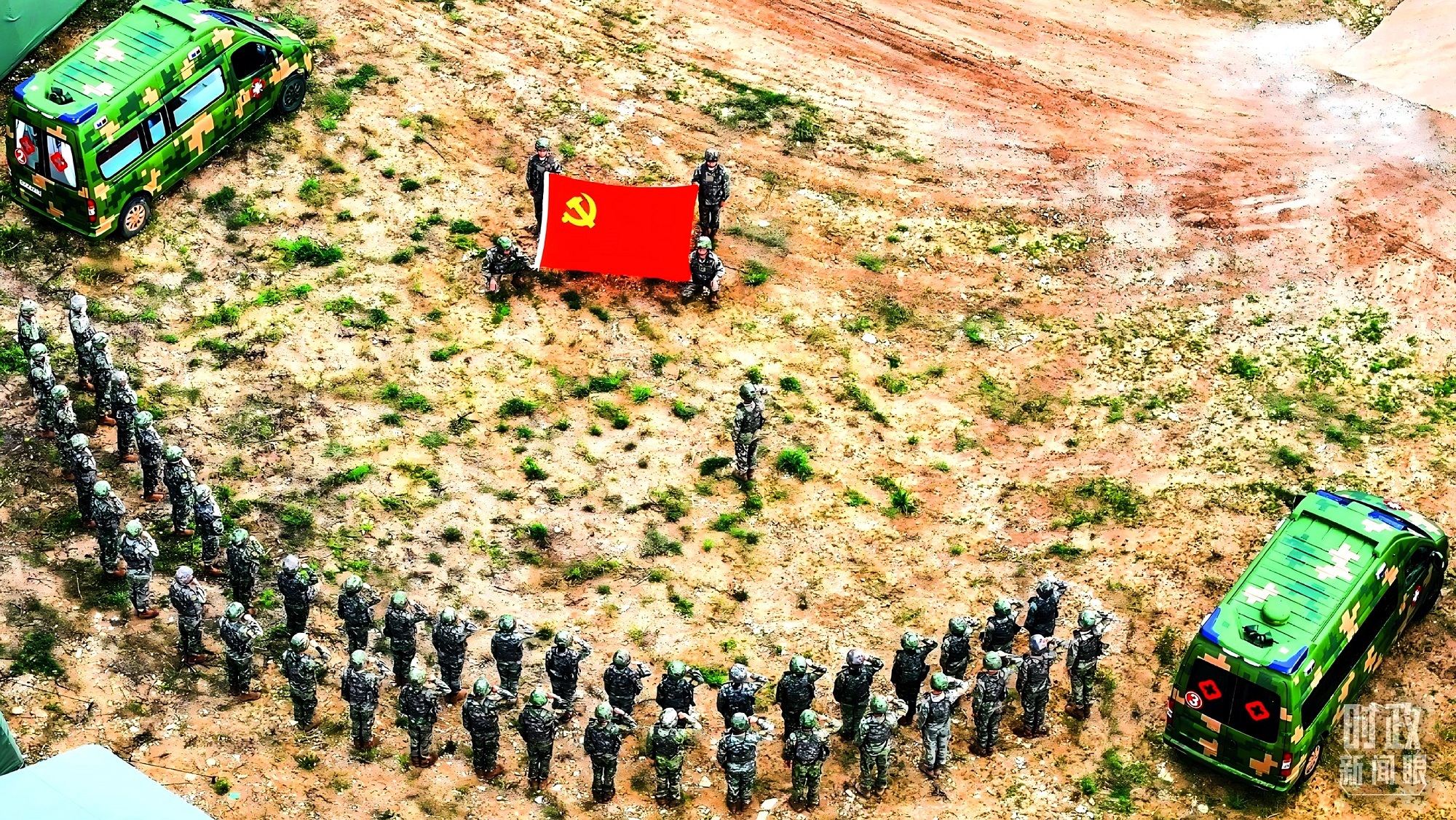 九三阅兵中的战旗方队。（总台记者李晋拍摄）