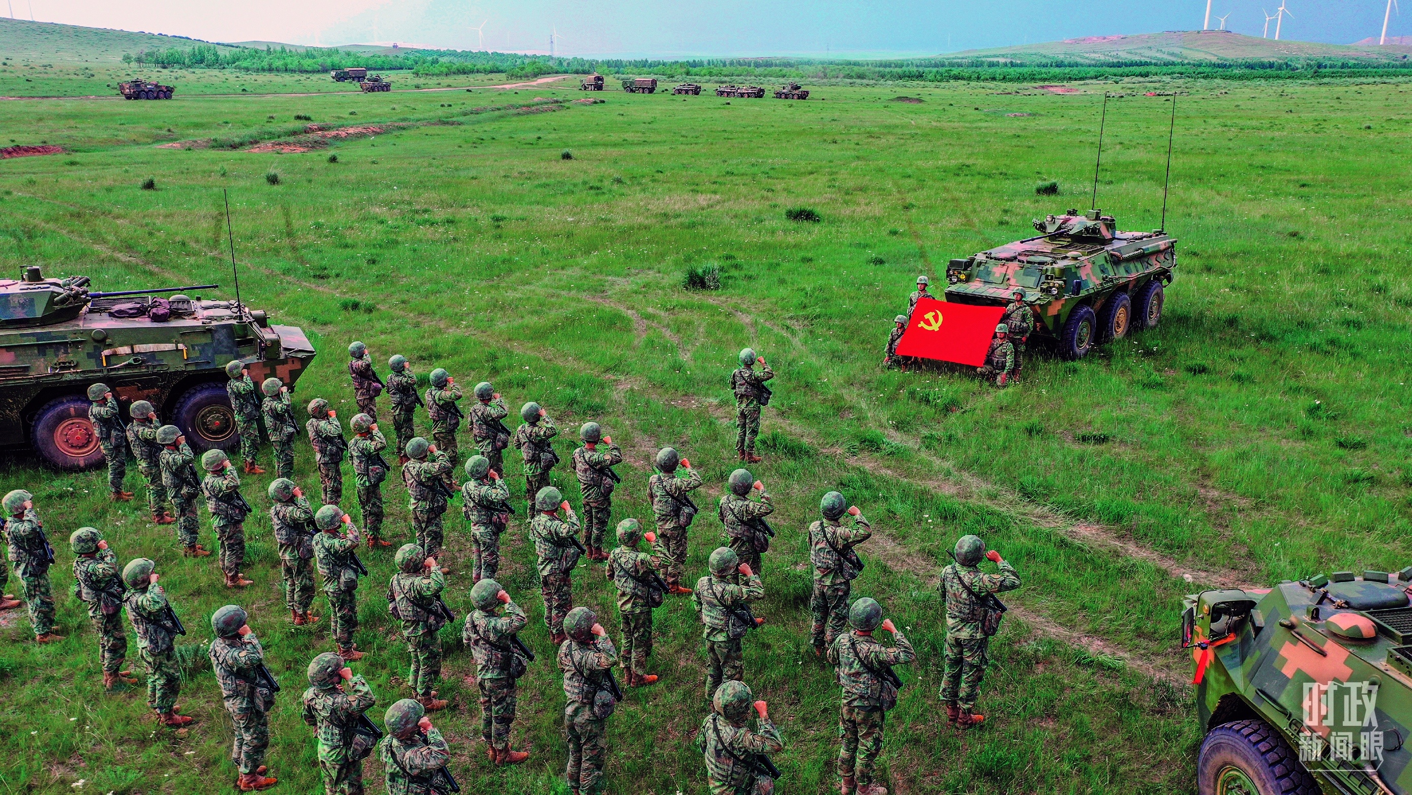 2025年7月1日，&ldquo;刘老庄连&rdquo;组织党员重温入党誓词。（解放军画报谢沅鑫拍摄）