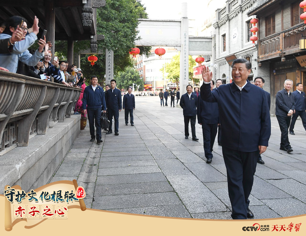 2021年3月24日，习近平总书记在福建福州三坊七巷历史文化街区步行察看南后街。